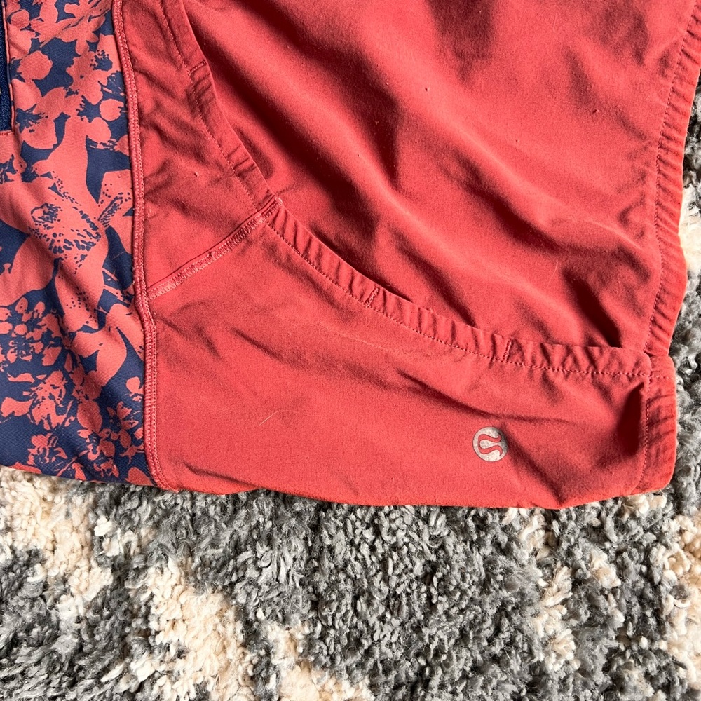 Lululemon size 6 dance shorts excellent condition